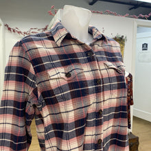 Load image into Gallery viewer, Tilley plaid flannel button up M
