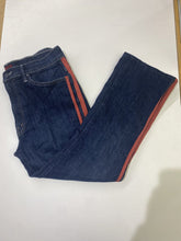 Load image into Gallery viewer, Mother Insider Crop Step Fray jeans 30
