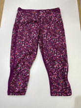 Load image into Gallery viewer, Lululemon crop leggings 6
