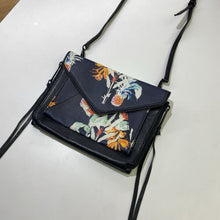 Load image into Gallery viewer, Rebecca Minkoff zipper detail crossbody
