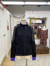 Load image into Gallery viewer, Running Room light jacket L
