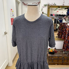 Load image into Gallery viewer, Lululemon peplum style tee 8
