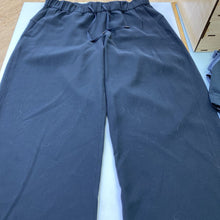 Load image into Gallery viewer, Lululemon wide leg pants 10
