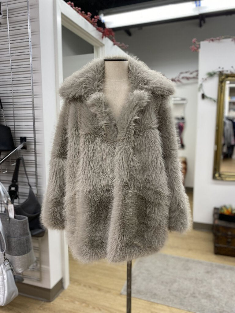 ASTR faux fur jacket M