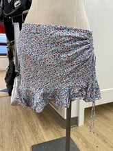 Load image into Gallery viewer, Rails mini floral skirt XL
