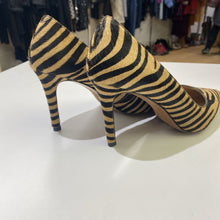 Load image into Gallery viewer, Banana Republic horse hair pumps 6
