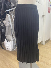 Load image into Gallery viewer, Gap knit skirt M NWT
