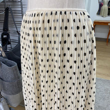 Load image into Gallery viewer, H&amp;M polka dot skirt M
