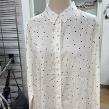 Load image into Gallery viewer, Uniqlo polka dot top XXL NWT
