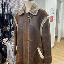 Load image into Gallery viewer, Waserman Furs vintage zip off arms shearling coat L *Excellent condition
