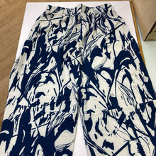 Load image into Gallery viewer, Lululemon printed wide leg pants 10
