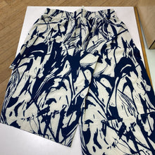 Load image into Gallery viewer, Lululemon printed wide leg pants 10
