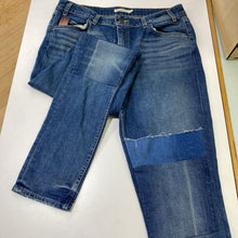 Load image into Gallery viewer, Levis vintage high rise patchy jeans 32
