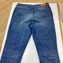 Load image into Gallery viewer, Levis vintage high rise patchy jeans 32
