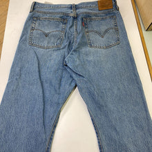 Load image into Gallery viewer, Levi&#39;s Wedgie Straight 31
