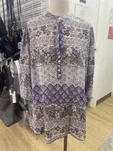 Load image into Gallery viewer, Guess silk tunic L
