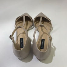 Load image into Gallery viewer, Town Shoes leather sandals 38.5
