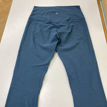 Load image into Gallery viewer, Lululemon capri 8
