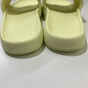 Lululemon slides NWOT 6