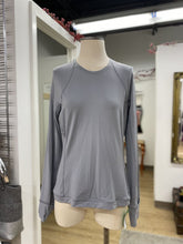 Load image into Gallery viewer, Lululemon long sleeve top 12
