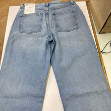 Load image into Gallery viewer, Second Yoga Chloe Straight Jeans 31 NWT
