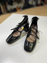 Load image into Gallery viewer, Vicenza maryjanes 36/5 NWT
