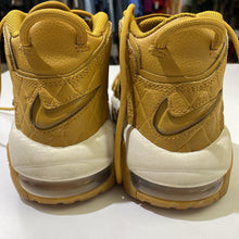 Load image into Gallery viewer, Nike uptempo sneakers 7
