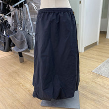 Load image into Gallery viewer, Zara bubble skirt XL
