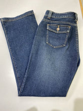 Load image into Gallery viewer, Lee boot cut jeans M
