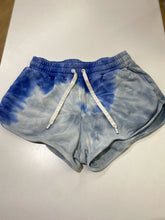 Load image into Gallery viewer, Michael Kors shorts M
