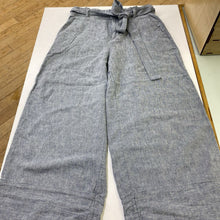 Load image into Gallery viewer, Banana Republic (outlet) Blake Crop linen/cotton pants 8
