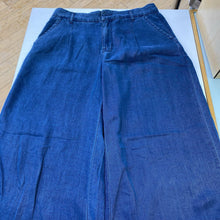 Load image into Gallery viewer, American Eagle wide leg pants 8
