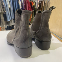 Load image into Gallery viewer, The Wishbone Collection leather booties 6.5
