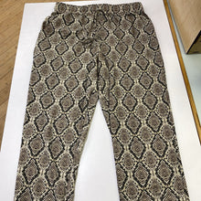 Load image into Gallery viewer, Tommy Bahama pull on pants S
