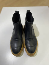 Load image into Gallery viewer, Sorel Caribou X Chelsea boots 7.5
