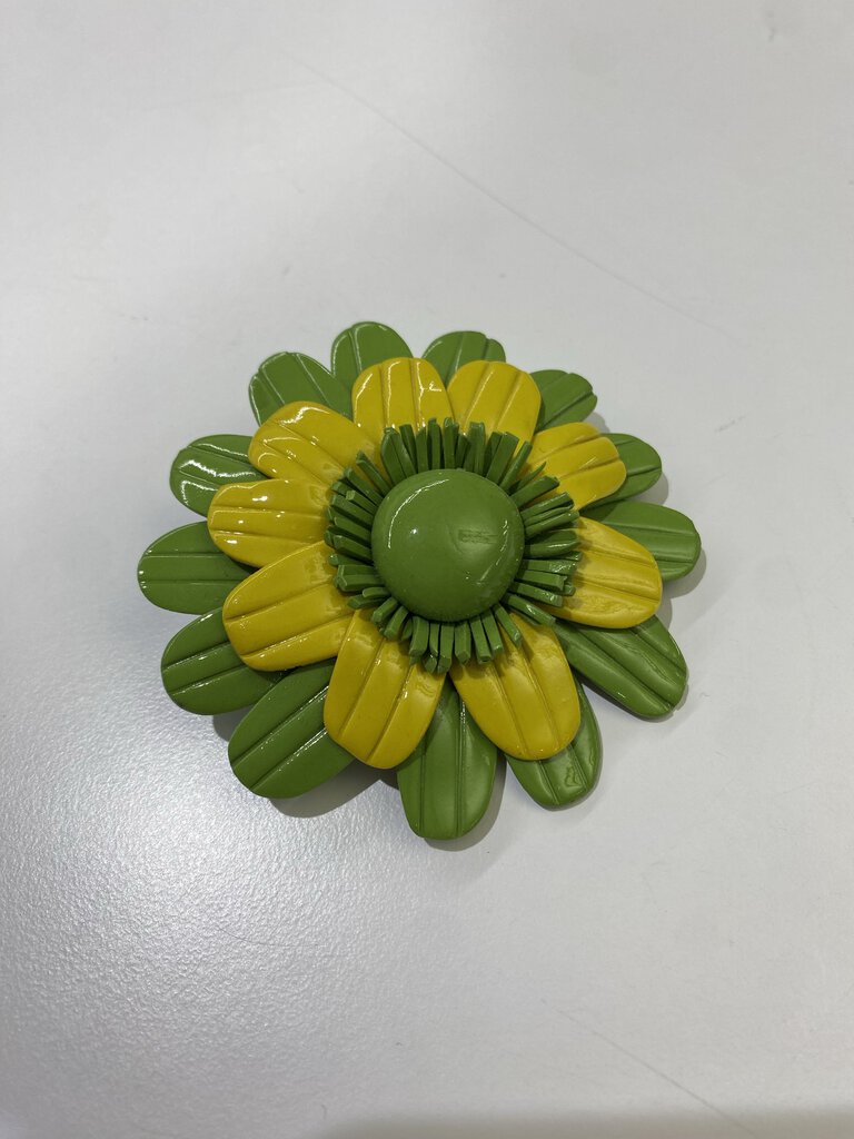 Pono Italy Lucite Flower Brooch