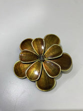 Load image into Gallery viewer, Pono Italy Lucite Flower Brooch
