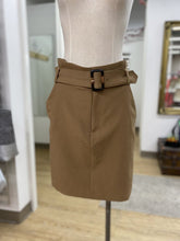 Load image into Gallery viewer, Banana Republic (outlet) pleated skirt 4p
