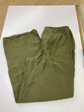 Load image into Gallery viewer, H&amp;M pull on pants M
