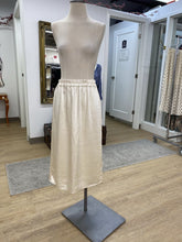 Load image into Gallery viewer, Gap lined satin skirt S
