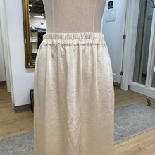 Load image into Gallery viewer, Gap lined satin skirt S
