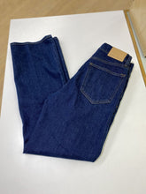 Load image into Gallery viewer, Denim Forum The Arlo High Rise Straight jeans 27
