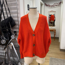 Load image into Gallery viewer, H&amp;M chunky sweater XXL
