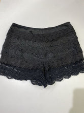 Load image into Gallery viewer, Sans Souci lace shorts M
