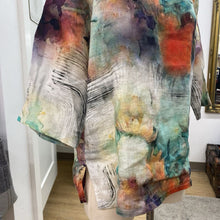 Load image into Gallery viewer, D&#39;AKU Handcrafted in Ottawa linen/blend top O/S
