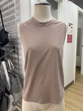 Load image into Gallery viewer, Babaton sleeveless top XS
