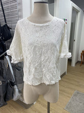 Load image into Gallery viewer, SpicySugar lace top M
