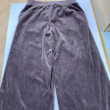 Load image into Gallery viewer, Lululemon soft corduroy cropped wide leg leggings 8
