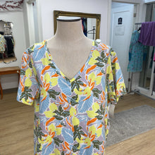 Load image into Gallery viewer, LL Bean Signature print top XL
