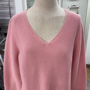 Uniqlo vneck sweater S